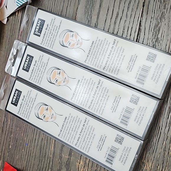 Set of 3 Urban Studio midnight mist foundation brush - Picture 7 of 8